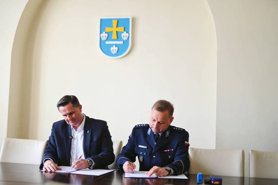 Więcej patroli, większe bezpieczeństwo: nowe porozumienie w Skierniewicach